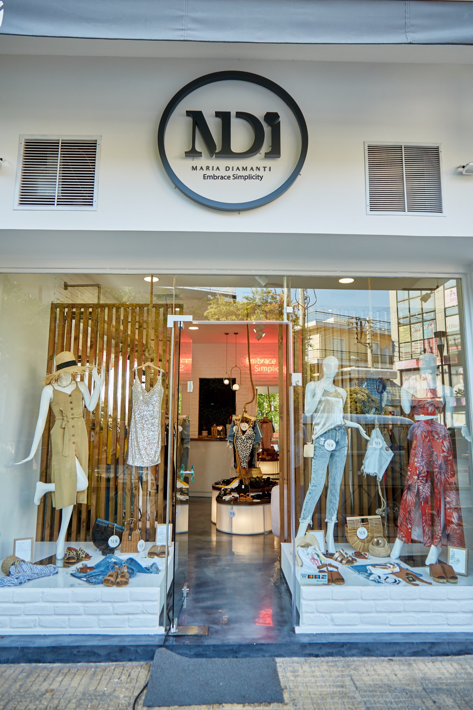 MDI προσιτή πολυτέλεια. Για γυναίκες με άποψη και στιλ.