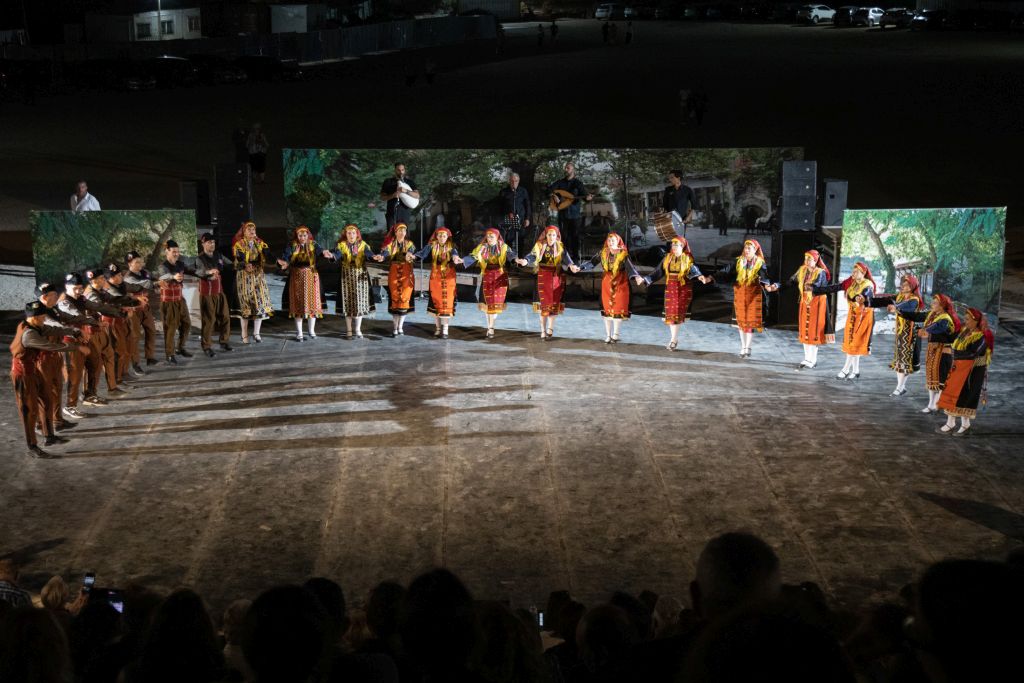 «10ο Συναπάντημα Παραδοσιακών Χορών»: «Αρώματα», σκοποί και χοροί της Μεσογείου στο Θέατρο Πέτρας 