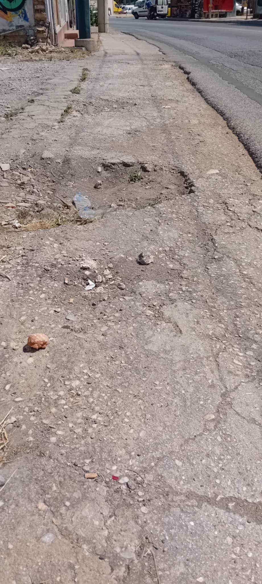 Αγίου Ιεροθέου και Πελασγίας: Δύο δρόμοι ντροπή για το Περιστέρι