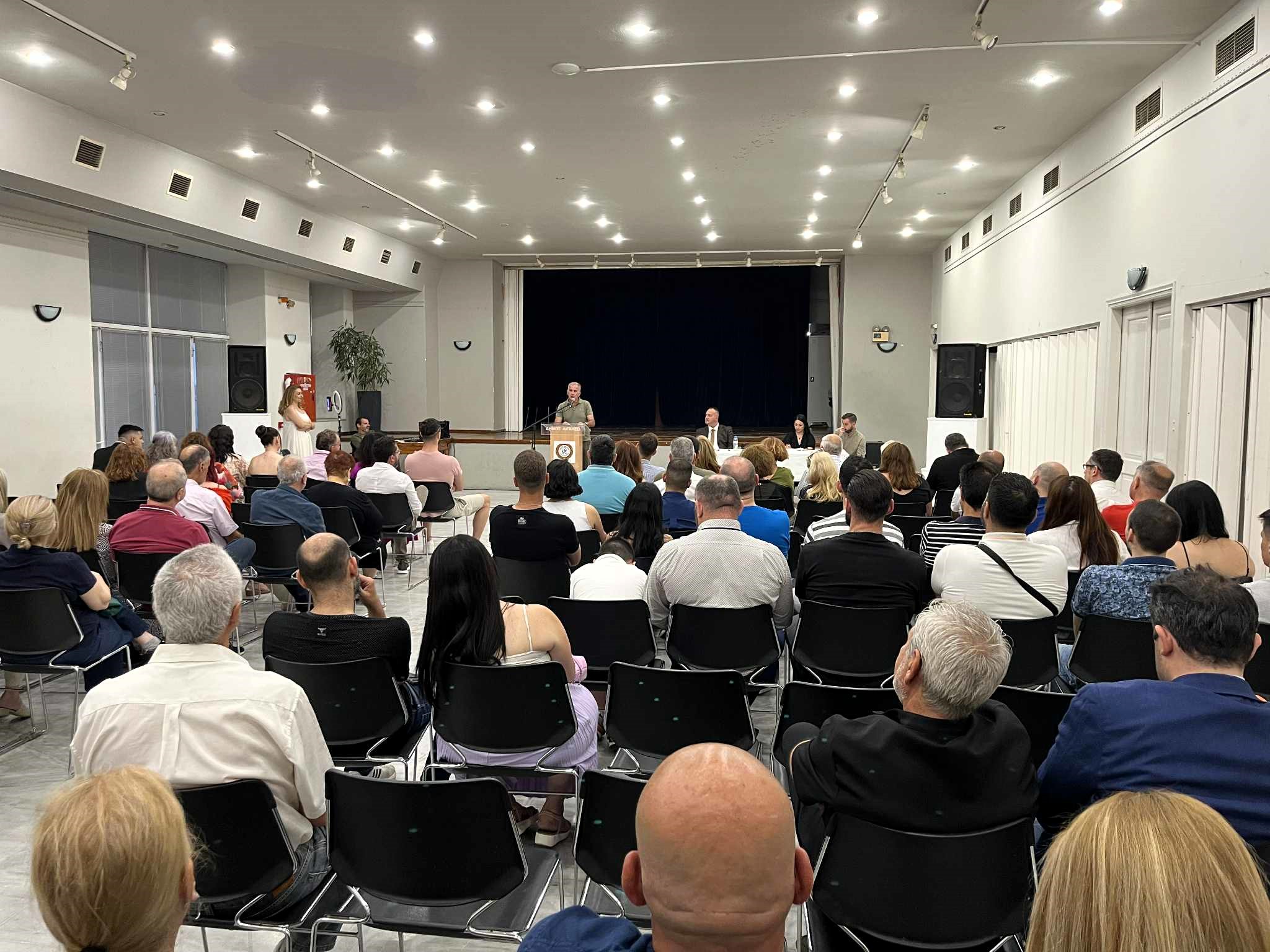 Με επιτυχία πραγματοποιήθηκε η παρουσίαση του βιβλίου  «Η ηγεσία θέλει… Παπούτσια» στον Δήμο Αιγάλεω