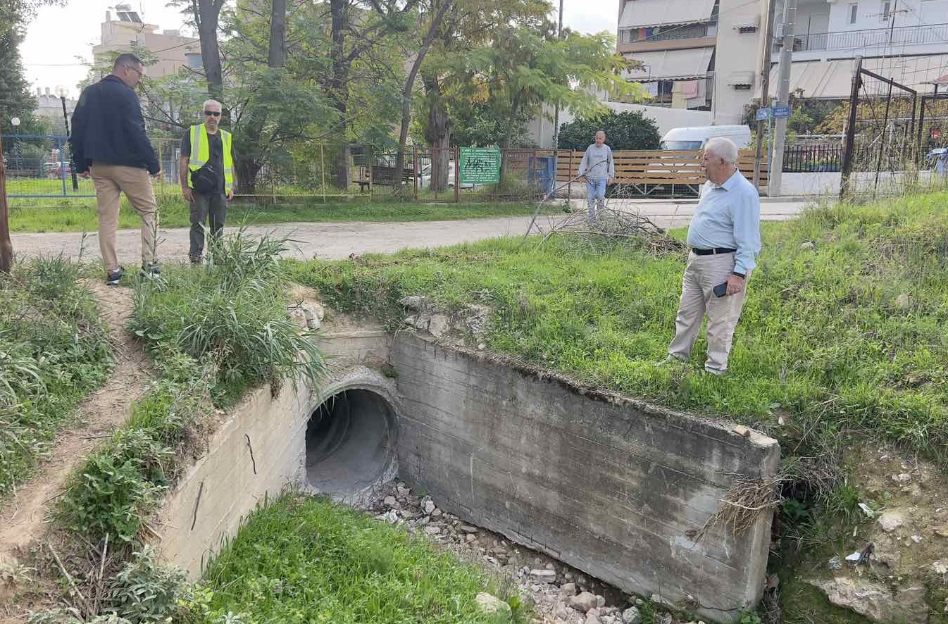 Αυτοψία του Αντιπεριφερειάρχη Χαράλαμπου Αλεξανδράτου στα ρέματα Χαϊδαρίου και Αγίων Αναργύρων /Καματερού