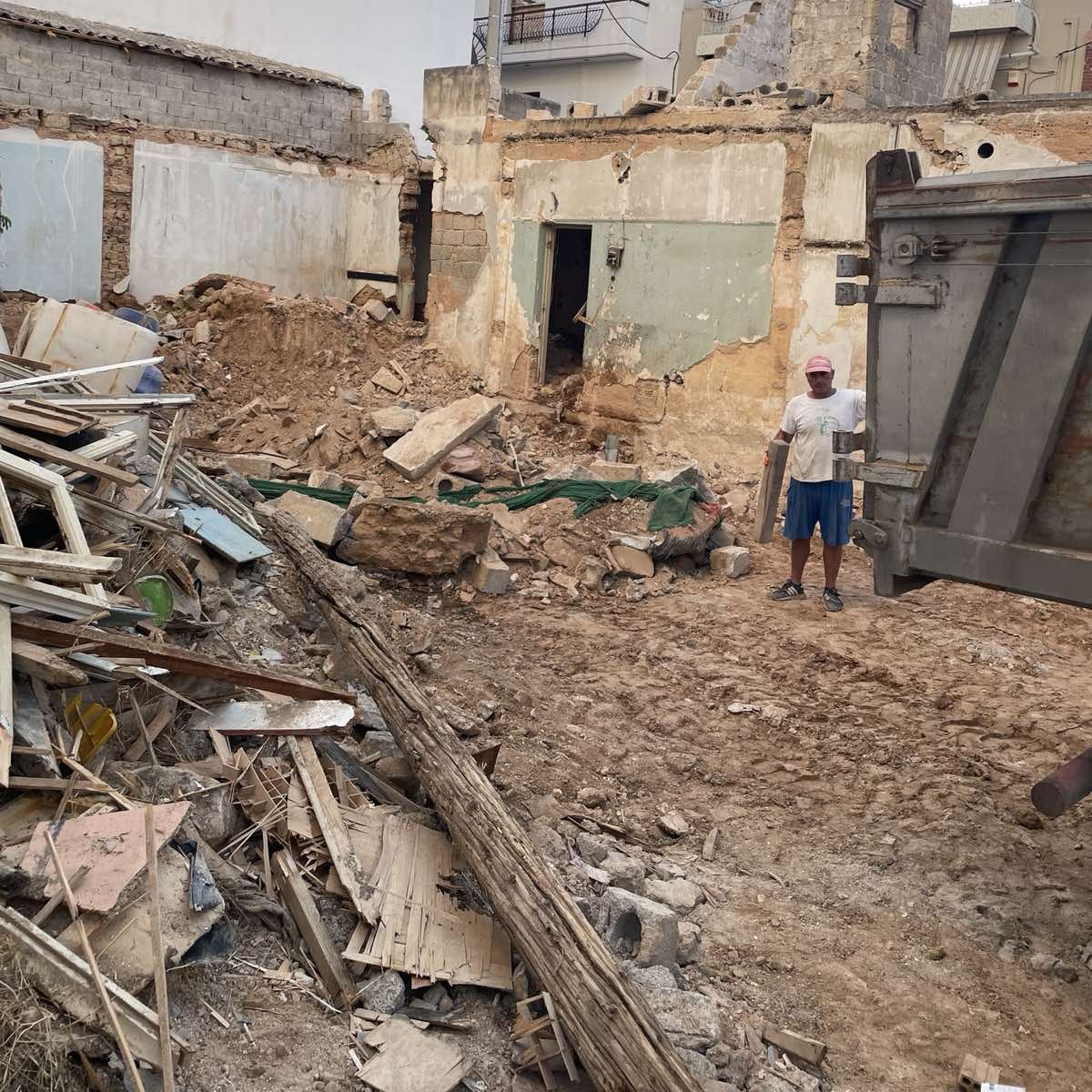 Κατεδάφιση επικίνδυνων κτιρίων στο Περιστέρι, επικινδυνότητα, κατεδαφίζω, κτίριο 