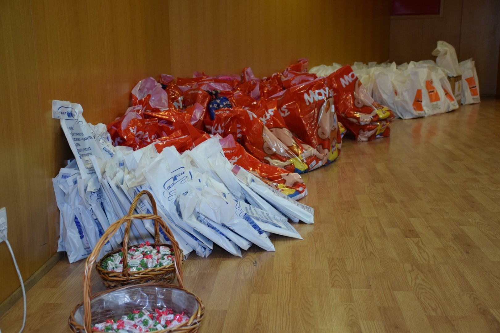 Δωρεάν σχολικά είδη σε μαθητές από τον Δήμο Περιστερίου