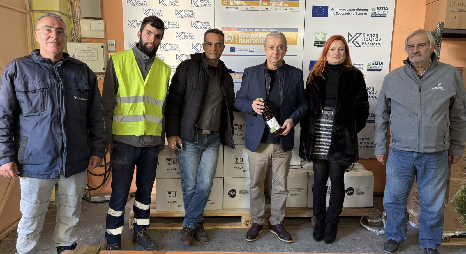 Ο καρπός της πόλης γίνεται πράξη αλληλεγγύης!  530 λίτρα ελαιολάδου δωρεάν από τον Δήμο Περιστερίου