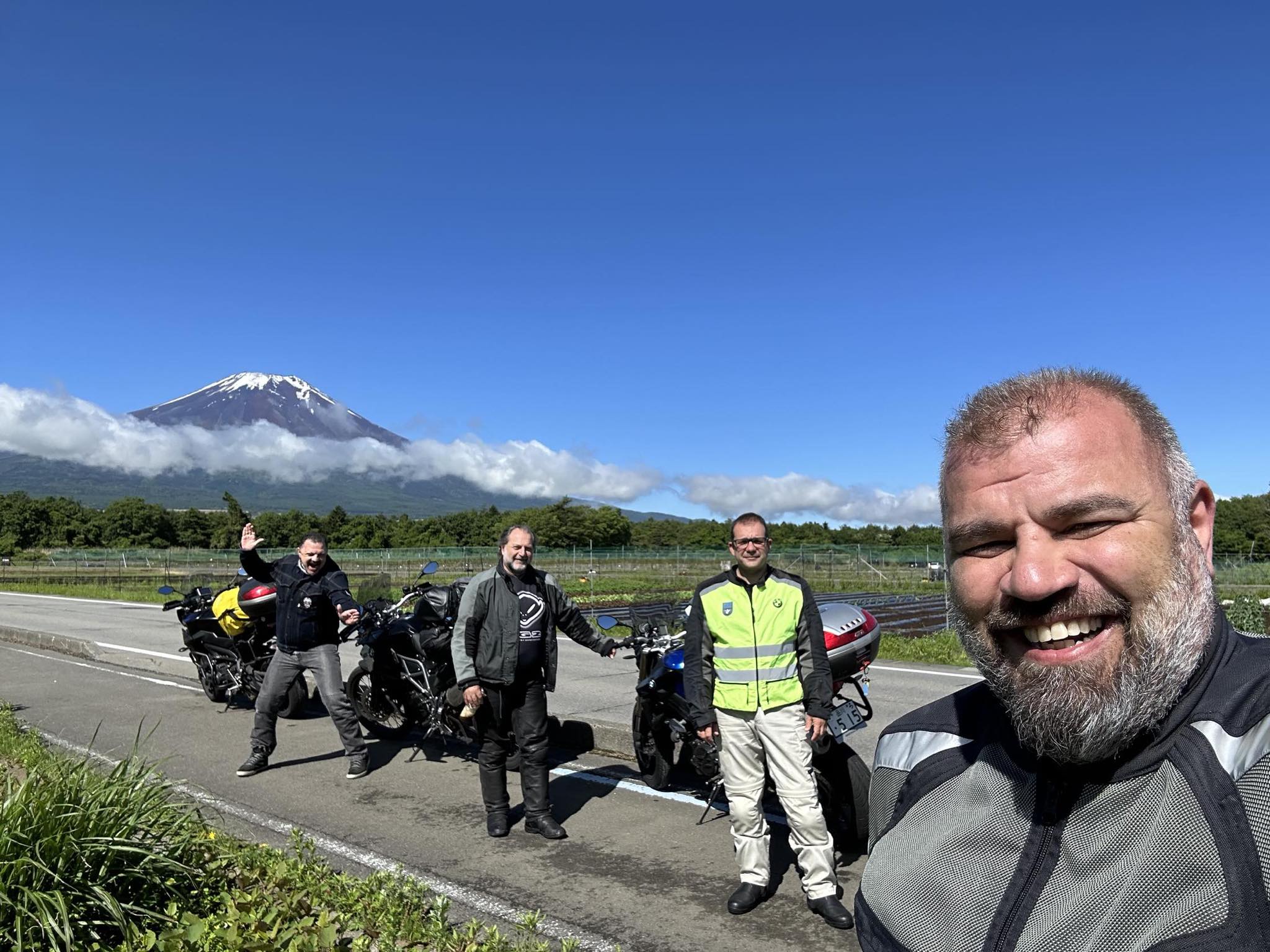 Από το Περιστέρι στην Ιαπωνία επάνω σε δύο ρόδες, Γιάννης Νύκταρης, BMW Riders Club