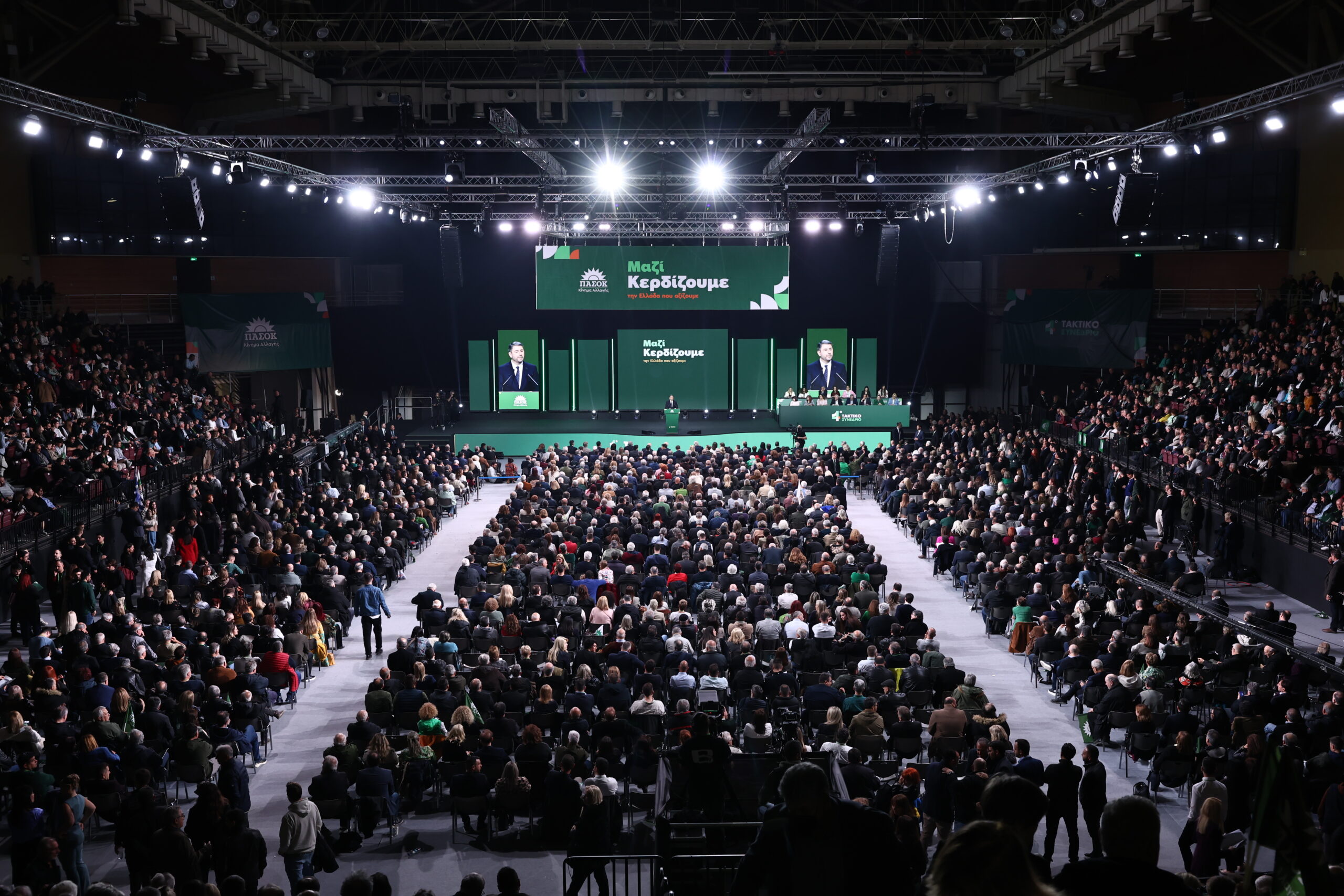 Συνέδριο ΠΑΣΟΚ: Μήνυμα ενότητας, «όχι» στη ΝΔ και αλλαγές στο Καταστατικό