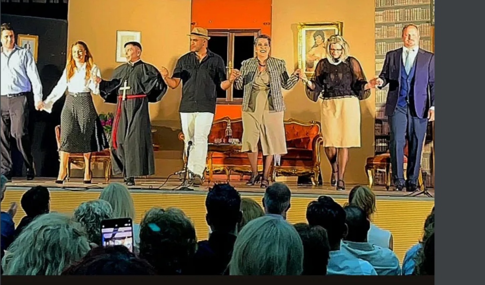 Με μεγάλη επιτυχία παρουσιάστηκε η θεατρική παράσταση «Η μαμά Ρόζα» από τη Θεατρική Ομάδα του Δήμου Αιγάλεω