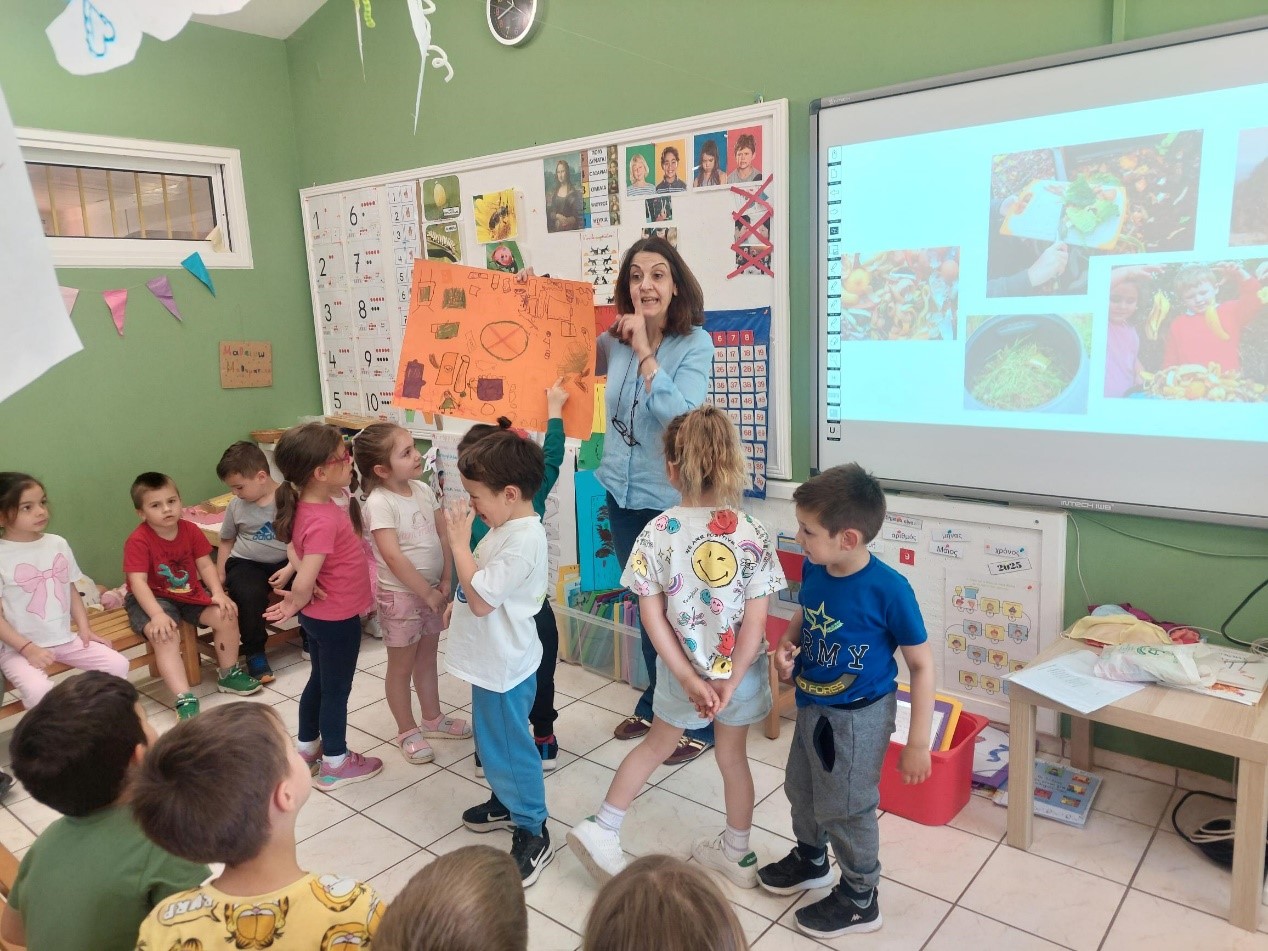 Μαθητές και εκπαιδευτικοί μαθαίνουν να κομποστοποιούν! Αιγάλεω,