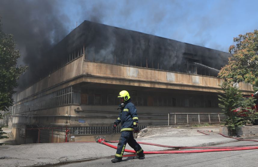 Φωτιά σε εργοστάσιο πλαστικών στο Αιγάλεω για 2η μέρα, πυροσβεστική, πυρκαγιά,