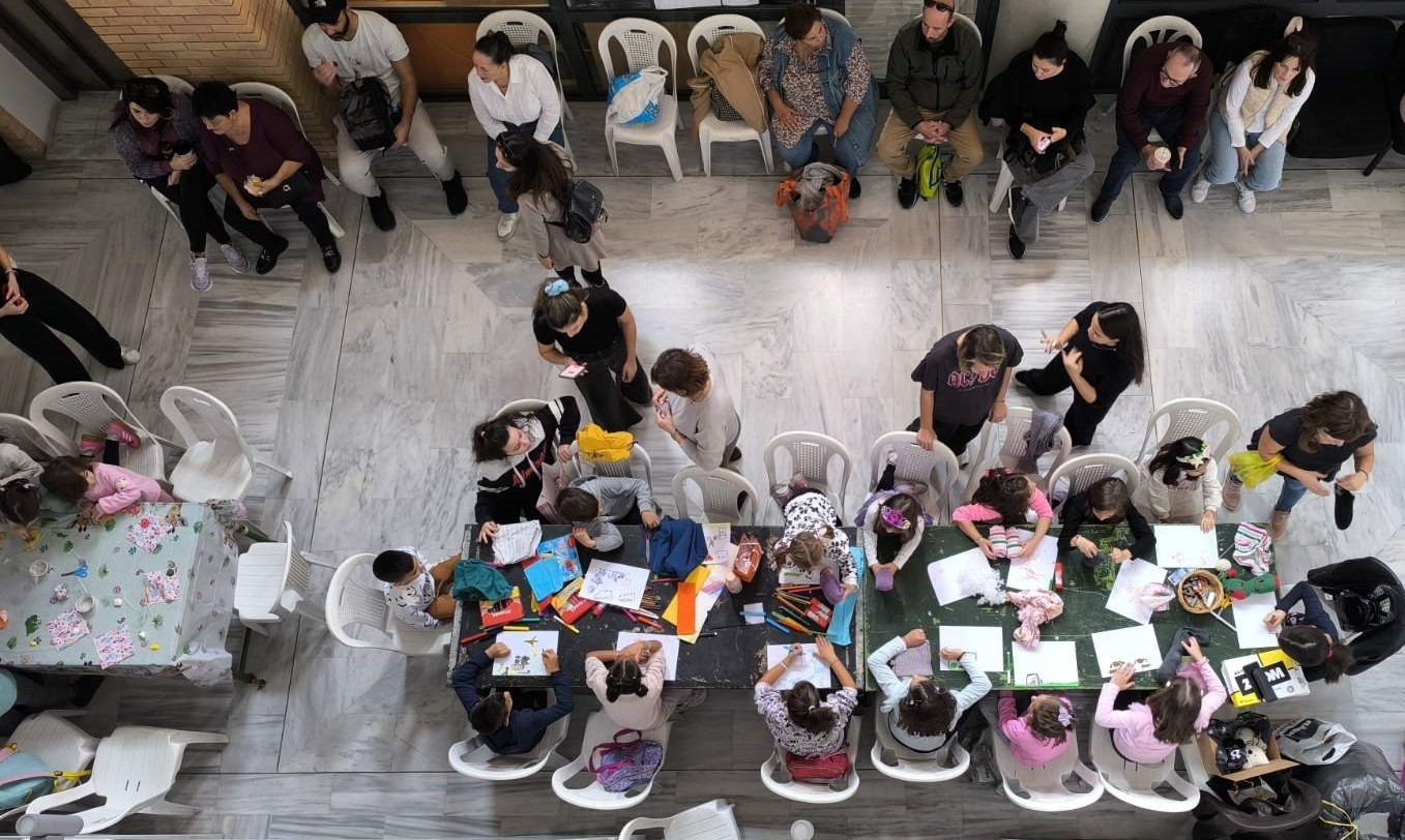 Γέμισε παιδικά γέλια το ισόγειο του Δημαρχείου Χαϊδαρίου στα δημιουργικά εργαστήρια για τα αδέσποτα ζώα