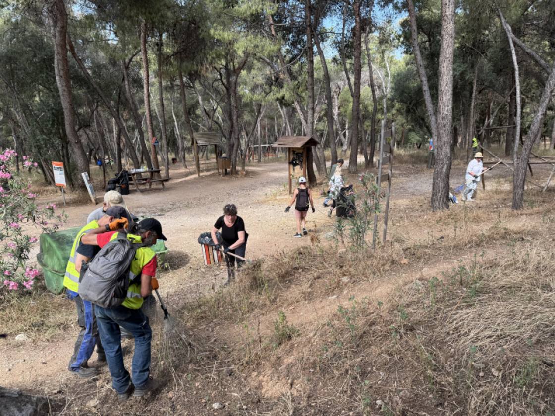 Δήμος Χαϊδαρίου - Καθαρισμός του Άλσους Δαφνίου