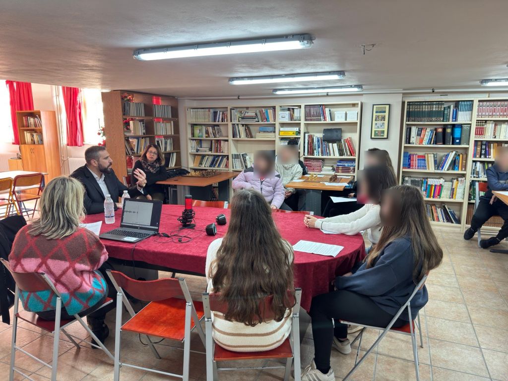 Μαθητές συνομιλούν με τον Δήμαρχο Πετρούπολης για την αειφορία και το μέλλον της πόλης, Σίμος, Πετρούπολη, δράσεις 