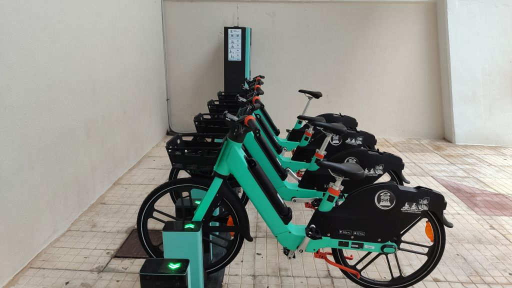 Άρχισε η πιλοτική εφαρμογή του Συστήματος Κοινόχρηστων Ηλεκτρικών Ποδηλάτων