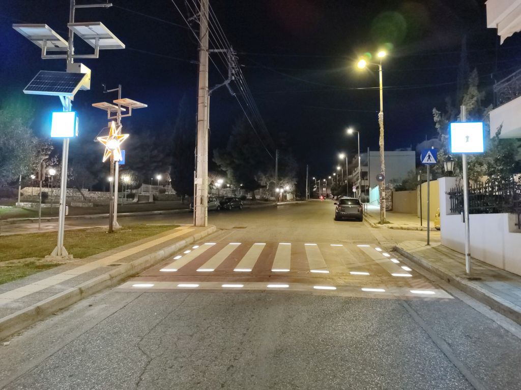 «Έξυπνες» διαβάσεις έξω από 8 σχολικές μονάδες στην Πετρούπολη