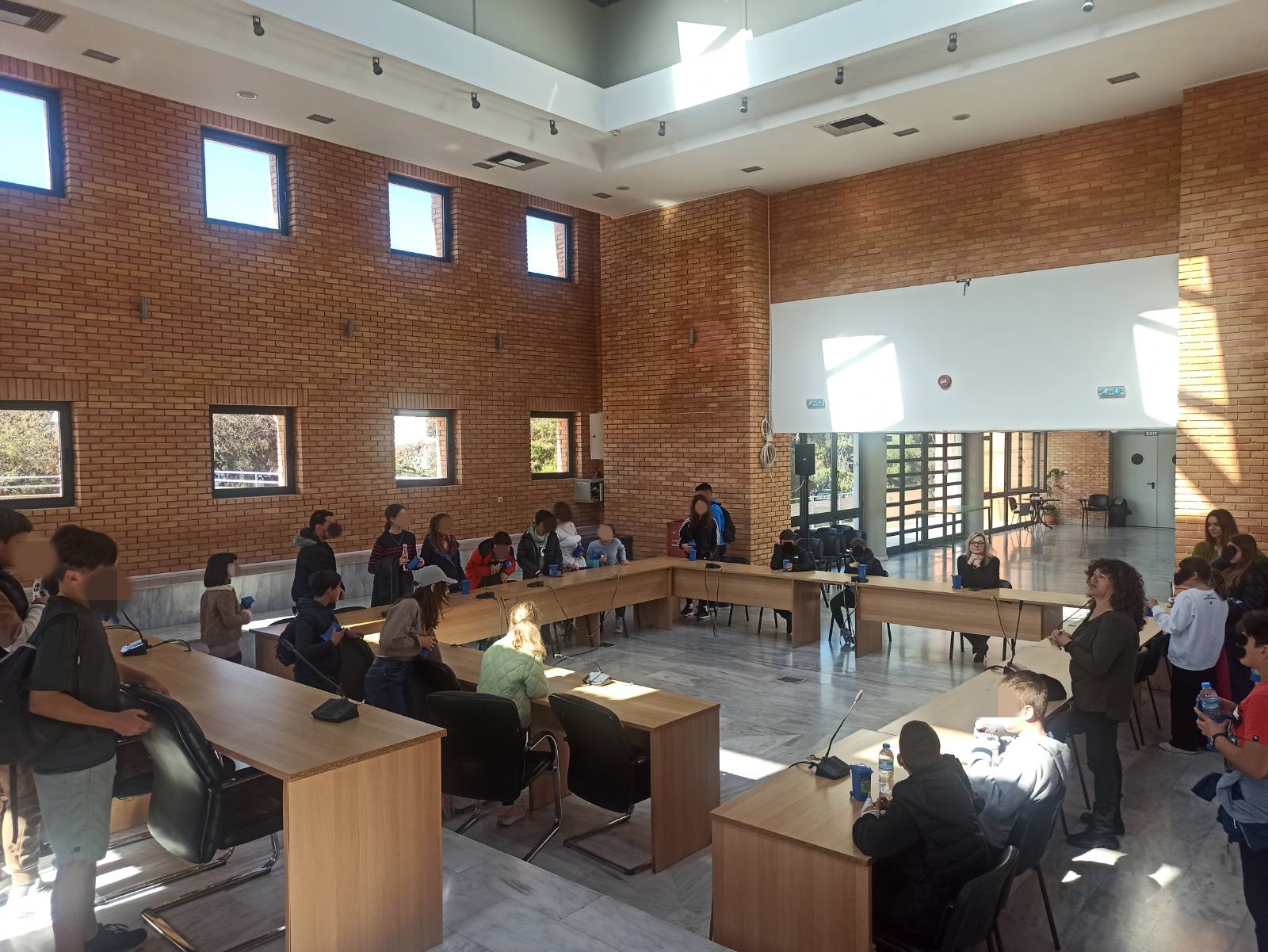 Δήμος Χαϊδαρίου: Επίσκεψη μαθητών του 2ου Δημοτικού Σχολείου στο Δημαρχείο 