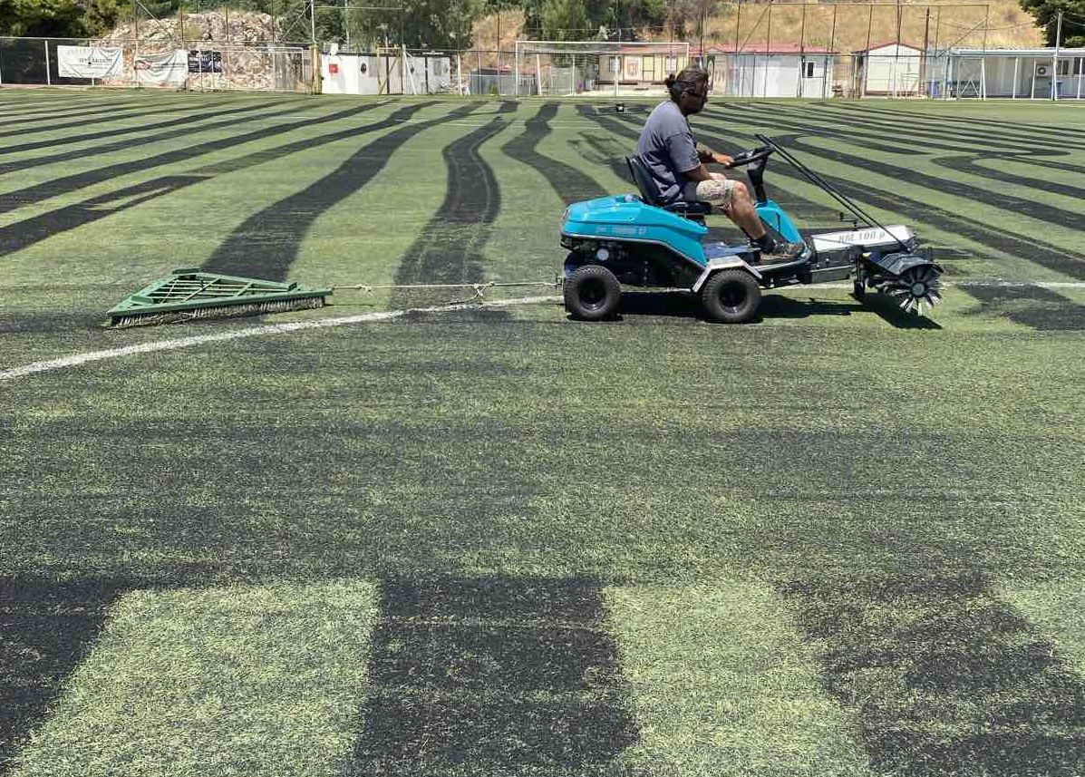 Δήμος Πετρούπολης: Εργασίες συντήρησης στα γήπεδα ποδοσφαίρου 