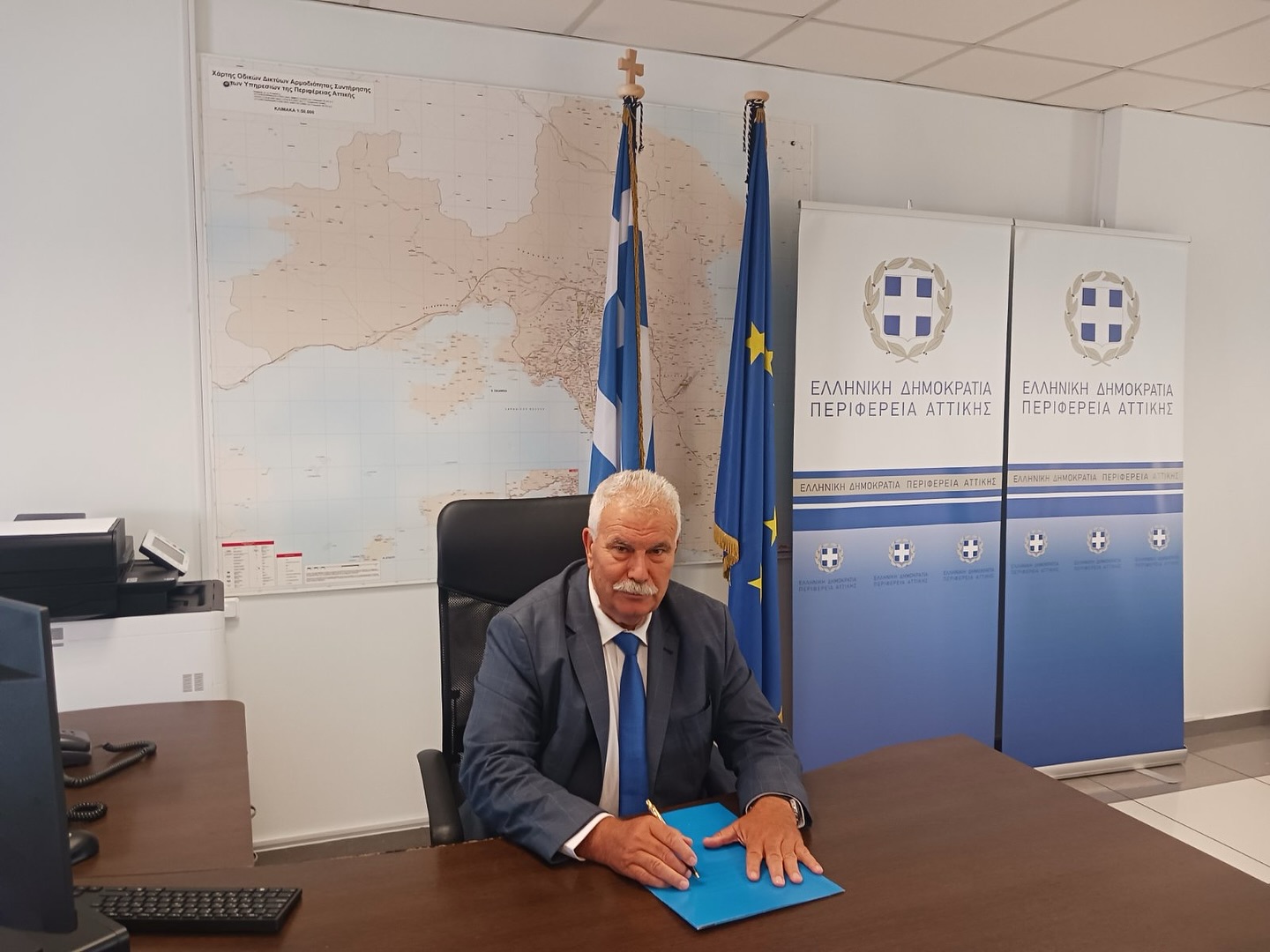 Ανέλαβε τα καθήκοντά του ο νέος Αντιπεριφερειάρχης Π.Ε. Δυτικού Τομέα Αθηνών Χαράλαμπος (Μπάμπης) Αλεξανδράτος.