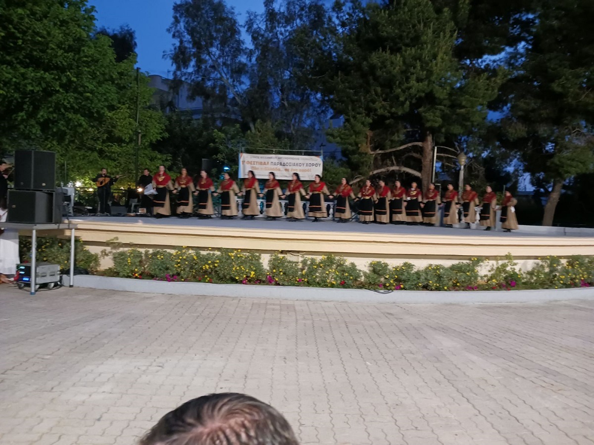 «Όλη η Ελλάδα... σε ένα χορό» με τη συμμετοχή του τμήματος Παραδοσιακών Χορών του Δήμου Πετρούπολης 