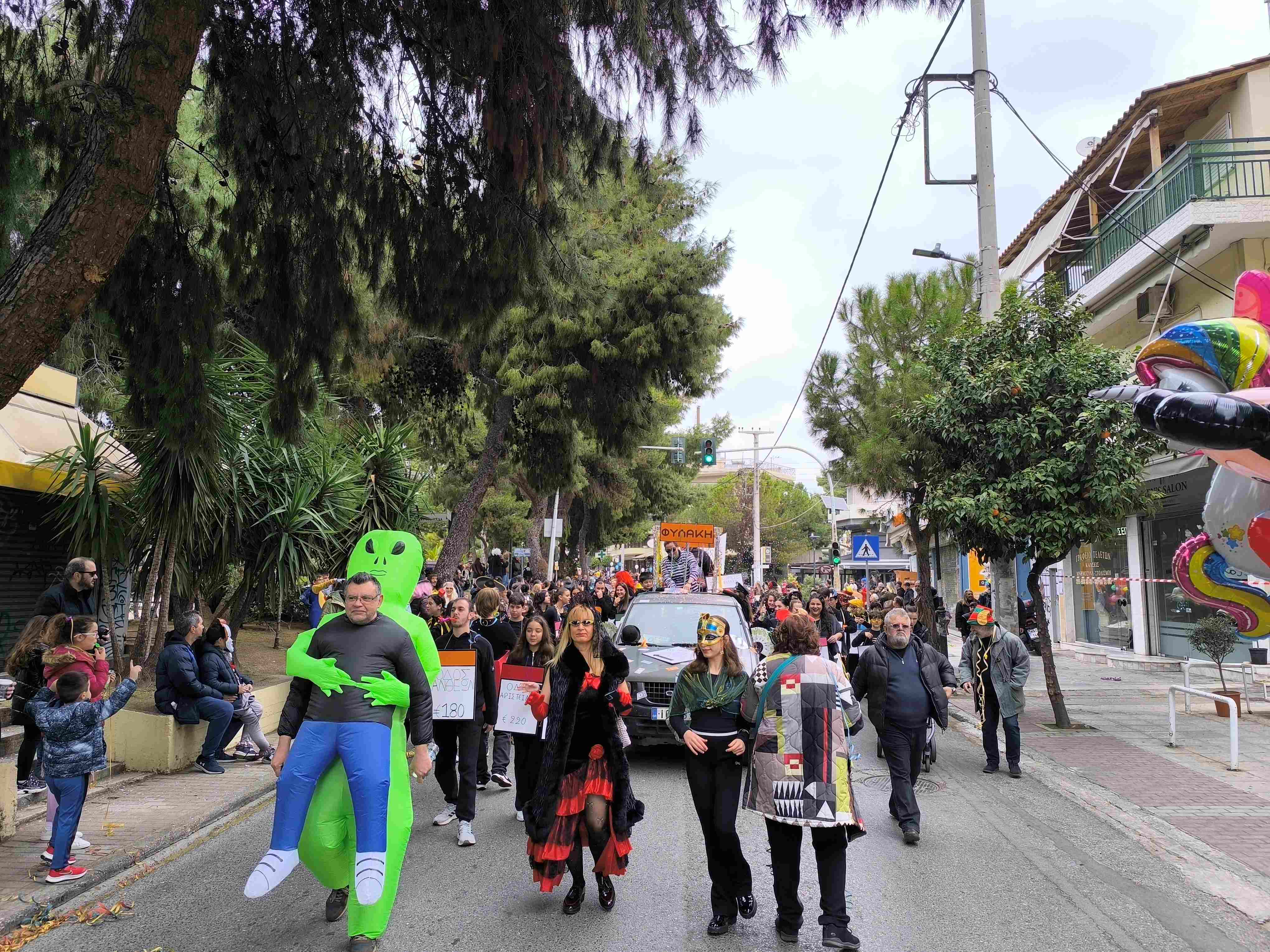 Δήμος Χαϊδαρίου - Μια μεγάλη γιορτή στην Στρατάρχου Καραϊσκάκη στην Καρναβαλική Παρέλαση