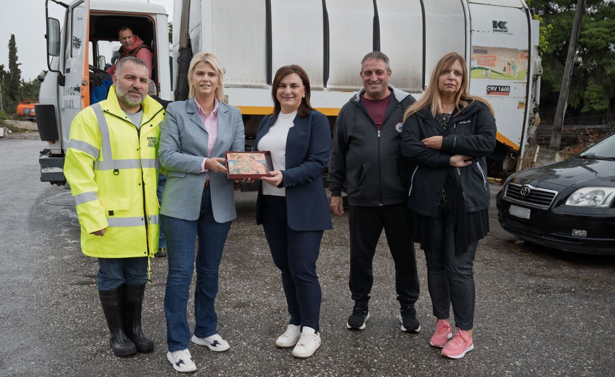 Ο Δήμος Ιλίου στηρίζει τον Δήμο Αμφίκλειας – Ελάτειας με την παραχώρηση απορριμματοφόρου οχήματος