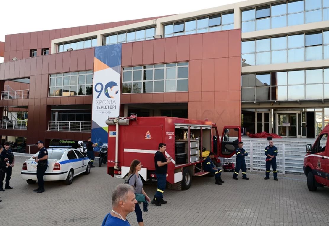 «Λήξη συναγερμού» στο Περιστέρι- Ζάχαρη περιείχε ο φάκελος στο γραφείο του δημάρχου