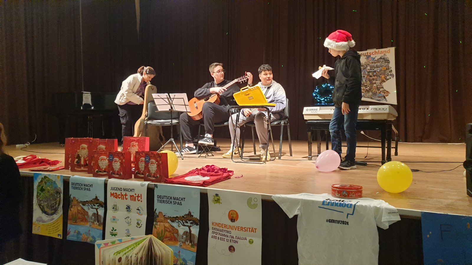 Δήμος Χαϊδαρίου - Χριστουγεννιάτικη δράση των καθηγητών Γερμανικής Γλώσσας της Γ' Αθήνας