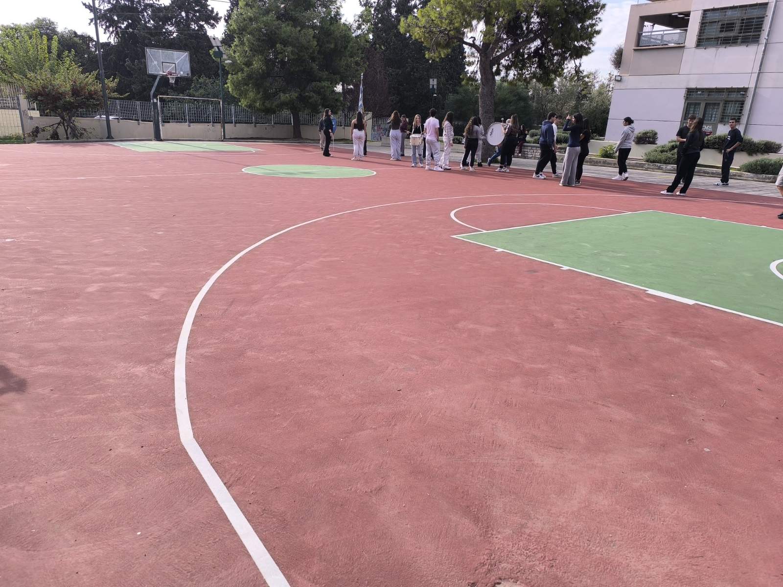 Ανακατασκευή του τάπητα του γηπέδου στο 4ο ΓΕΛ Χαϊδαρίου