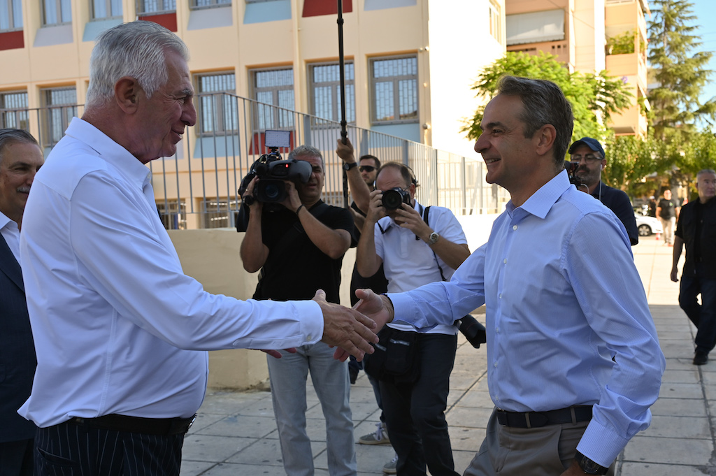 Ο Μητσοτάκης επισκέφτηκε τα δημόσια Ωνάσεια σχολεία στο Περιστέρι , Μητσοτάκης, Παχατουρίδης 