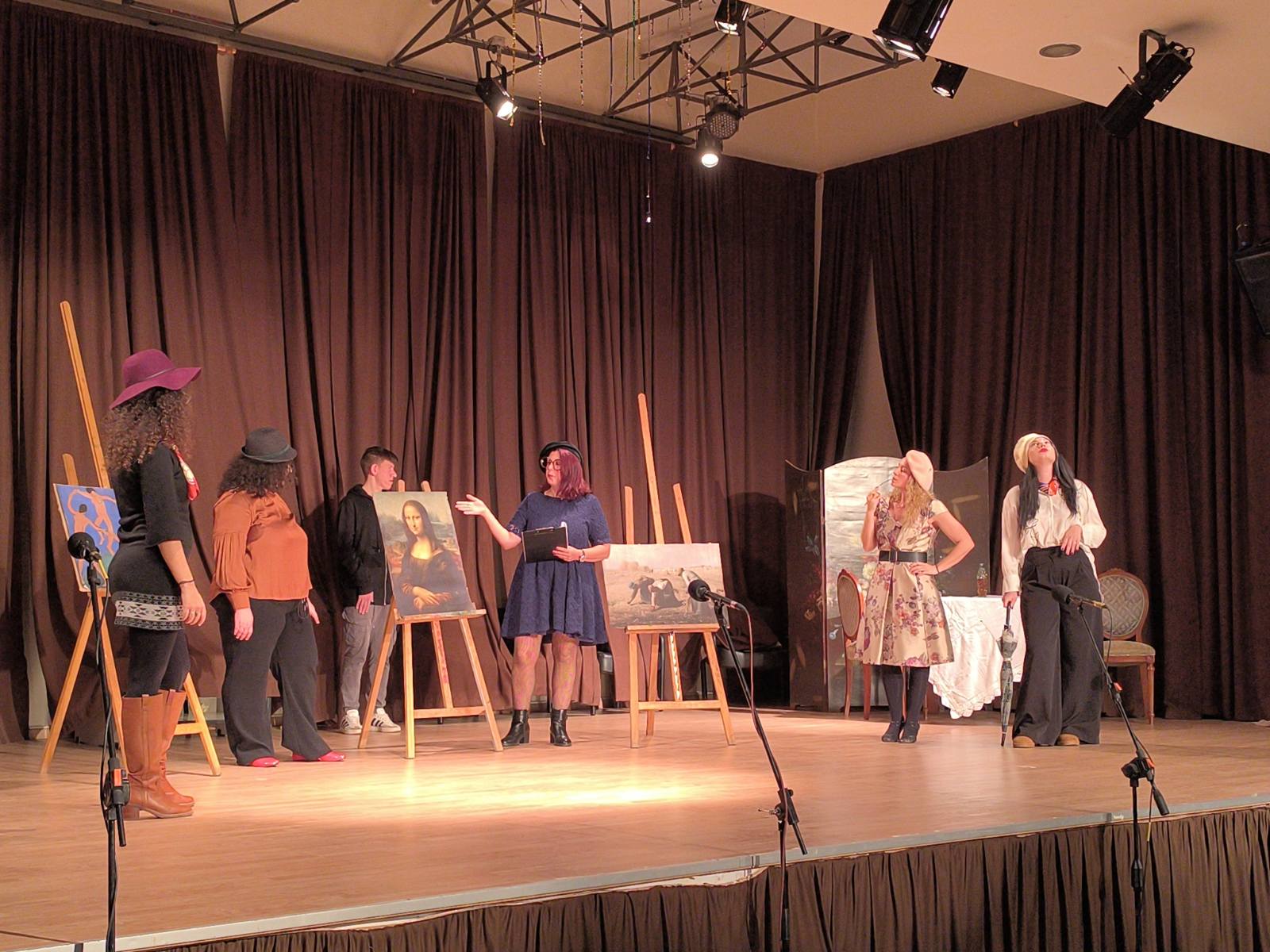 Μοίρασαν γέλιο οι «Ταλαντούχοι» της θεατρικής ομάδας της Στέγης Πολιτισμού Χαϊδαρίου