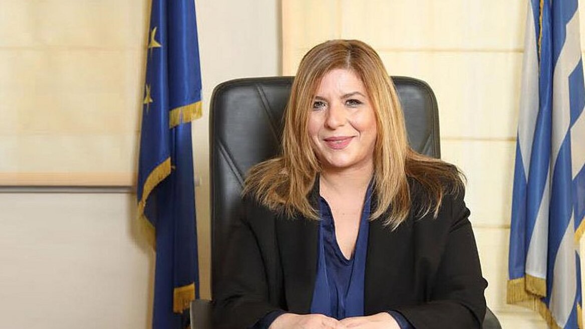 «Η βουλευτής, κα Ζωή Κωνσταντοπούλου, έχει επανειλημμένως επιδείξει αντιδεοντολογική, ανάρμοστη, συκοφαντική και υβριστική συμπεριφορά εναντίον μου, 