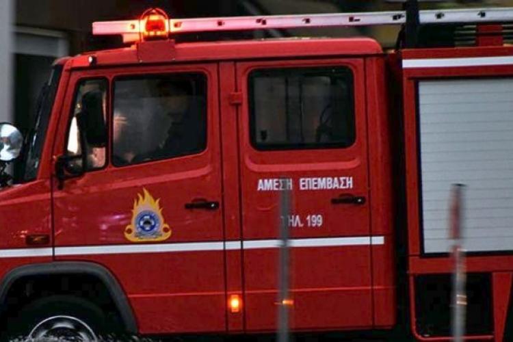 Στο νοσοκομείο ένας 60χρονος από φωτιά στο Περιστέρι