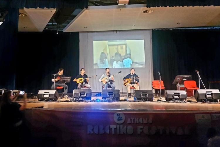 Το «Αντιφασιστικό Ρεμπέτικο» ένωσε φωνές και συναισθήματα στο Αιγάλεω