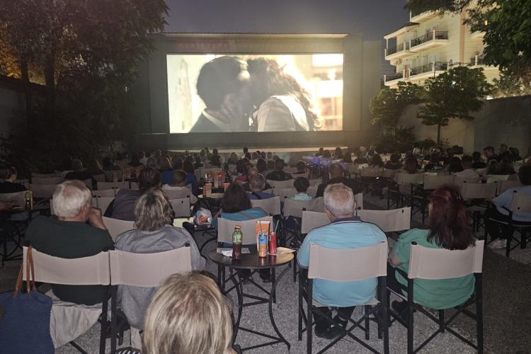 Δωρεάν προβολή της ταινίας «ΥΠΑΡΧΩ» για τους ωφελούμενους των Κοινωνικών Δομών του Δήμου Περιστερίου