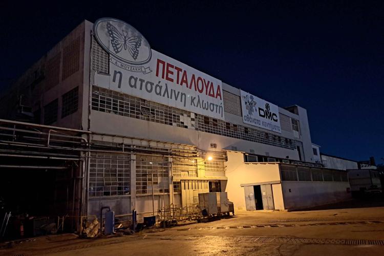 Σαίξπηρ μέσα στο εργοστάσιο «ΠΕΤΑΛΟΥΔΑ» στο Αιγάλεω, πολιτισμός, θέατρο, παράσταση, Βασίλης Μπισμπίκης, 