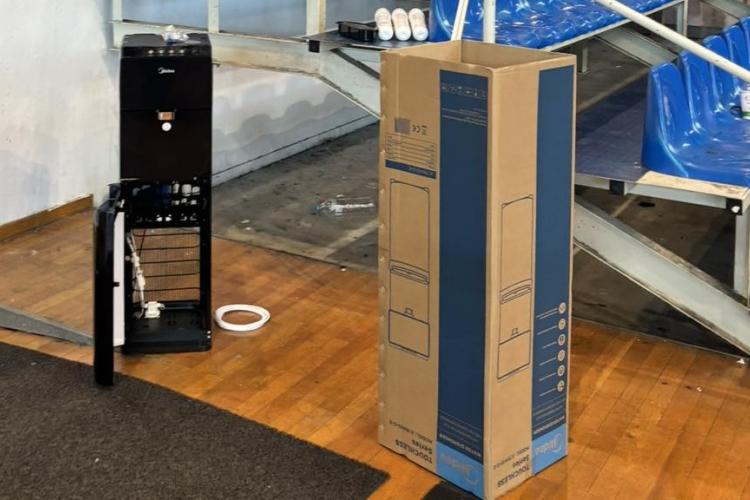 Σύγχρονοι αυτόματοι ψύκτες νερού  στα κλειστά γυμναστήρια του Δήμου Περιστερίου
