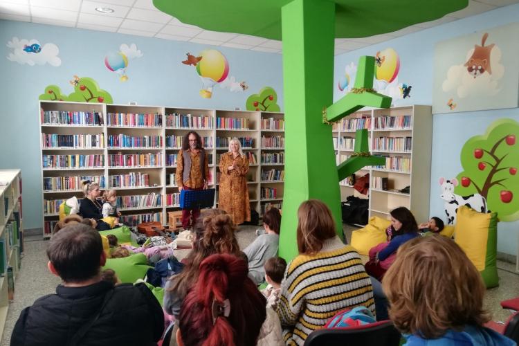 Έναρξη αφηγήσεων «Ένα τσουβάλι Χριστουγεννιάτικα παραμύθια και τραγούδια»  στη Δημοτική Βιβλιοθήκη Περιστερίου 