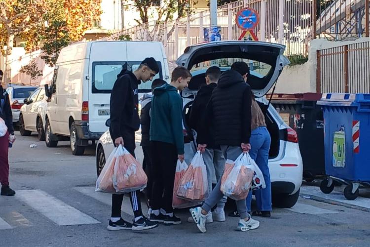 Σχολεία της πόλης στηρίζουν έμπρακτα το Κοινωνικό Παντοπωλείο  του Δήμου Περιστερίου