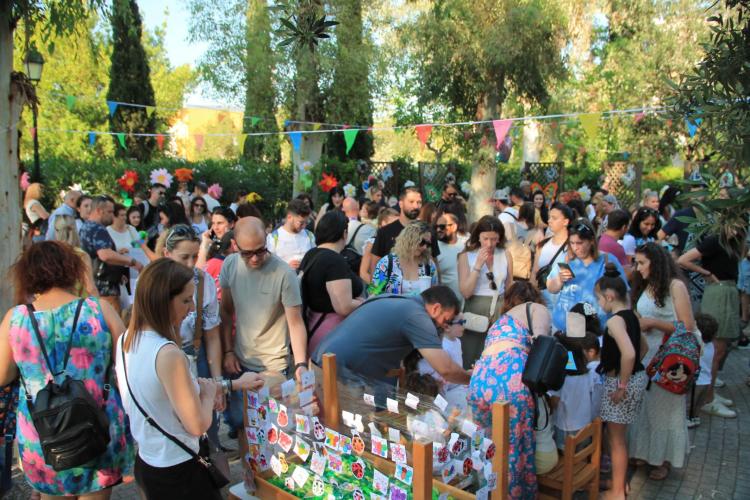 Εκατοντάδες οικογένειες στη μεγάλη γιορτή των Βρεφονηπιακών Σταθμών του Δήμου Περιστερίου