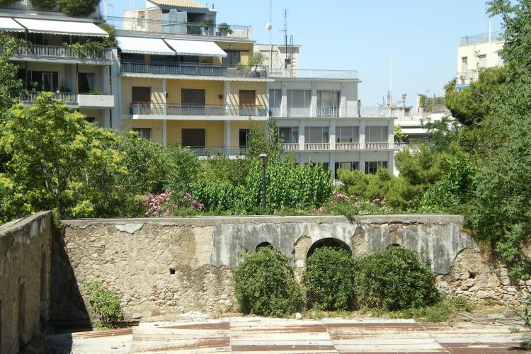 Το Αδριάνειο Υδραγωγείο, Δεξαμενή, Κολωνάκι