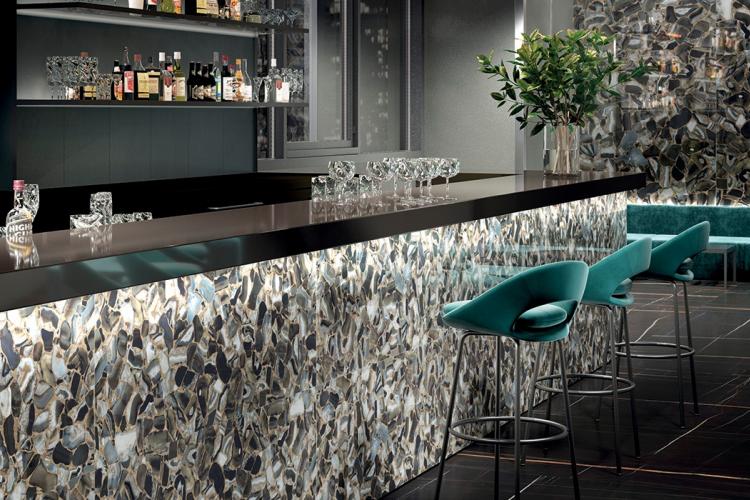 Γιάννος ΠΛΑΚΑΚΙΑ και ΕΙΔΗ ΥΓΙΕΙΝΗΣ: Όταν η αισθητική απόλαυση ξεκινά από την όραση και συναντά το μαγικό άγγιγμα της αφής