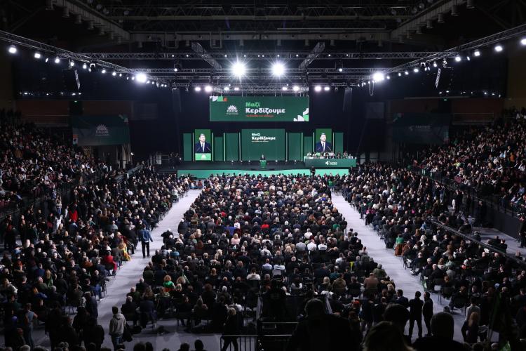 Συνέδριο ΠΑΣΟΚ: Μήνυμα ενότητας, «όχι» στη ΝΔ και αλλαγές στο Καταστατικό