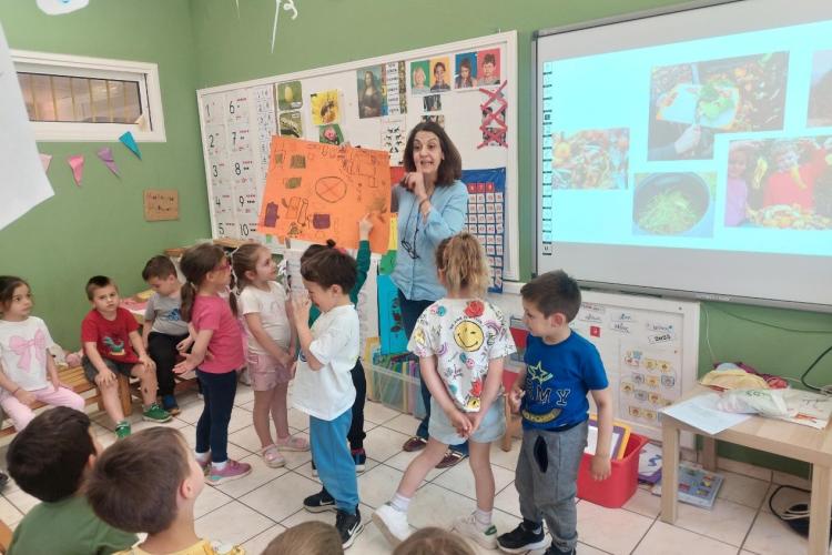 Μαθητές και εκπαιδευτικοί μαθαίνουν να κομποστοποιούν! Αιγάλεω,