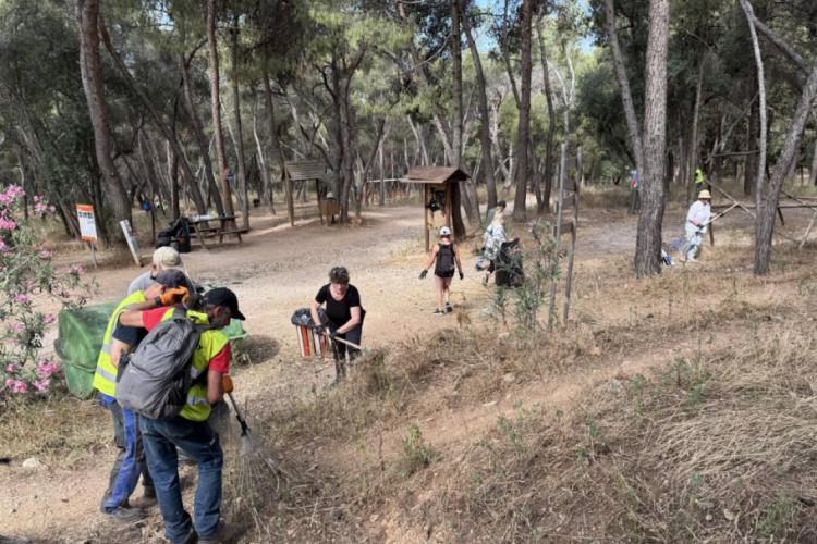 Δήμος Χαϊδαρίου - Καθαρισμός του Άλσους Δαφνίου