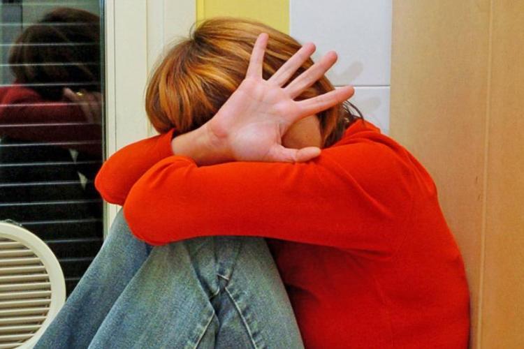 Μαθήτρια ξυλοκοπήθηκε σε Γυμνάσιο του Περιστερίου για μία μπλούζα  