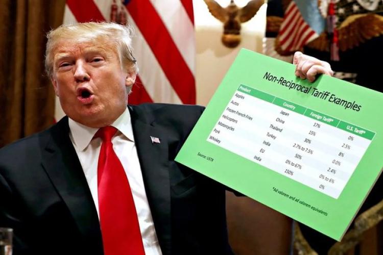 Οικονομικός πόλεμος σε εξέλιξη: Σε ισχύ οι νέοι τελωνειακοί δασμοί των ΗΠΑ - Στο 104% οι δασμοί για την Κίνα