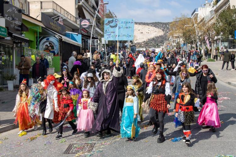 Πετρούπολη: «Βάλτε μάσκες και γλεντήστε στον πιο ξέφρενο ρυθμό, έφτασε το καρναβάλι με τραγούδι και χορό!»