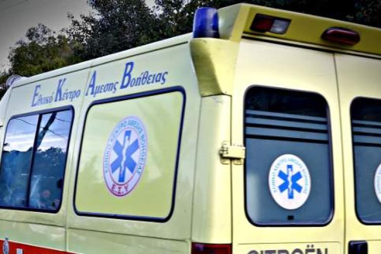 Αυτοκίνητο εκτός ελέγχου έπεσε σε 5 σταθμευμένα ΙΧ στο Περιστέρι 