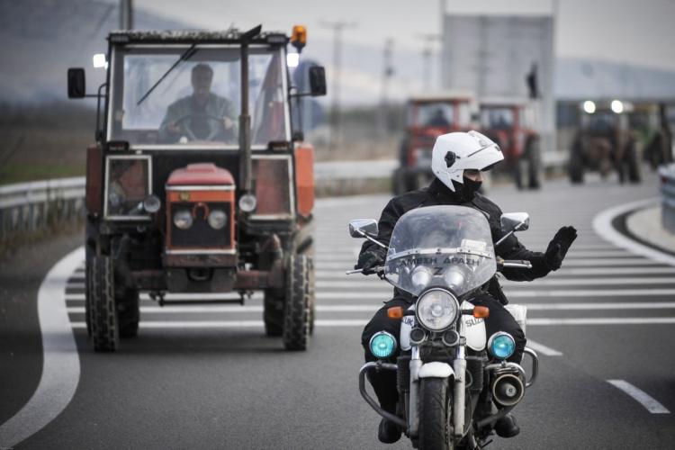Οι πρώτοι αγρότες έφτασαν στην Αθήνα-«Ραντεβού» στις Αφίδνες και πορεία προς Σύνταγμα