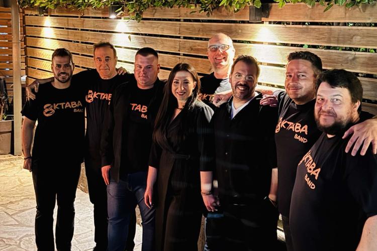 8κταβα music band: Η Μπάντα των 8 που ανεβάζει το κέφι στα ύψη