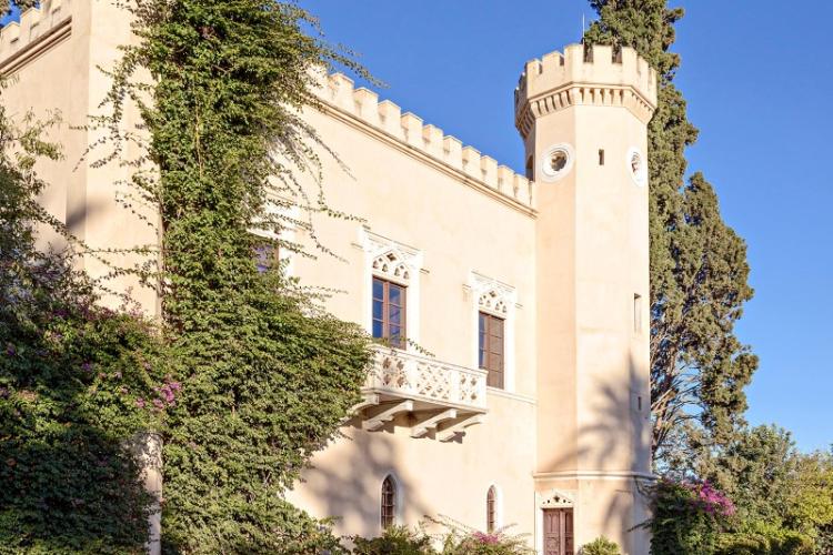 Πύργος Βασιλίσσης: Ένας γοτθικός πύργος στο πάρκο Τρίτση με άρωμα παρελθόντος 